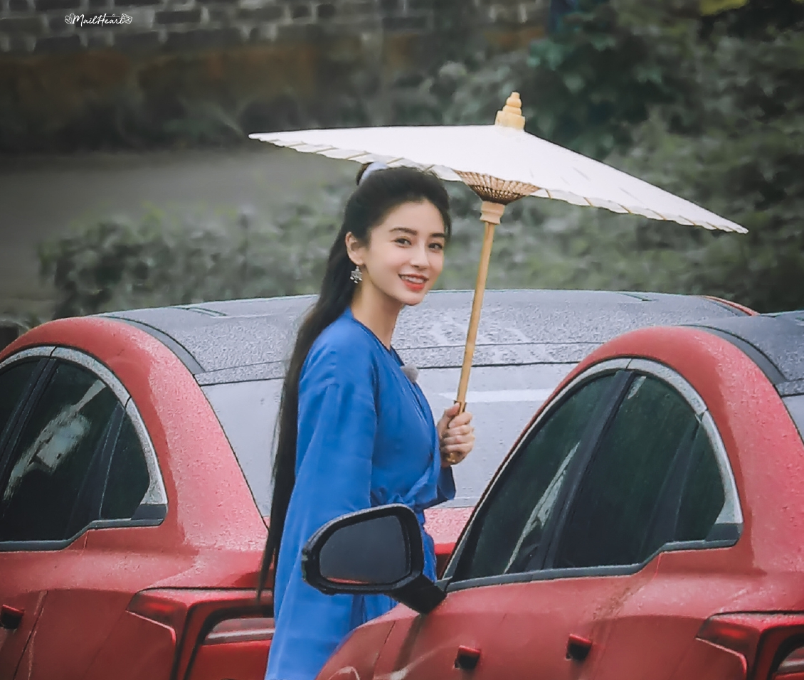 组图:《奔跑吧》路透蔡徐坤baby白鹿等全员着古装撑伞氛围感拉满第4张图片 组图:《奔跑吧》路透蔡徐坤baby白鹿等全员着古装撑伞氛围感拉满第4张图片