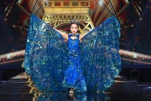 范冰冰堂妹担模特大赛表演嘉宾