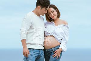 孕照曝光！杜若溪挺大肚与严屹宽秀恩爱