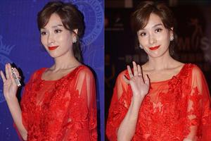 杨恭如红色薄纱性感亮相 红唇明艳优雅