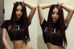 43岁韩变性女星河莉秀晒超细纤腰身材好