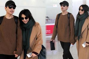 恩爱！赵又廷夫妇十指紧扣撒狗粮