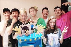 鹿晗生日女友关晓彤及跑男团准时送祝福