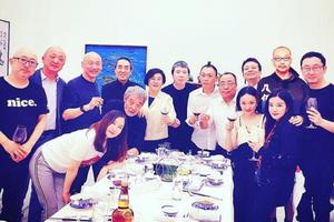 赵薇周迅张艺谋冯小刚同框显亲昵