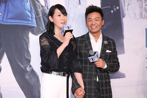 回忆杀！王宝强刘若英久违同框紧紧牵手