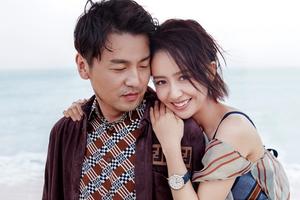 佟丽娅雷佳音组CP 两人倚肩拥抱超养眼