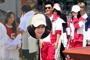 杨幂baby录跑男形影不离 小姐妹咬耳朵