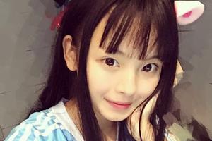 村花杨超越旧照曝光 婴儿肥大眼似娃娃