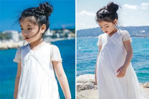 可爱灵动！阿拉蕾海边穿白裙似小公主