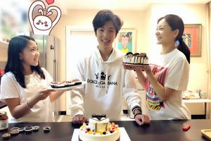 张艺谋17岁儿子帅气 陈婷携女为其庆生