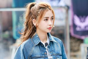 baby拼接牛仔褂半马尾卷发俏皮灵动