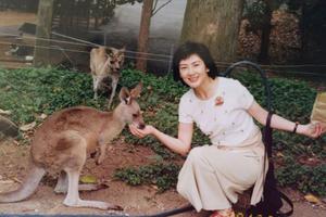 郑恺前女友程晓玥晒照为妈妈庆生超美