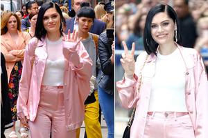 结石姐Jessie J走路生风 比剪刀手卖萌