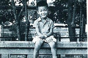 六小龄童儿童节晒儿时旧照