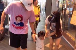 伊能静晒小米粒骑车照 秦昊秒变女儿奴