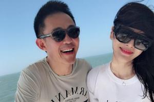 侯勇和小20岁三婚娇妻出海游玩