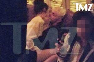 超模肯达尔和吉吉弟弟接吻被拍