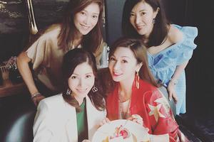 李嘉欣和好友庆生 年近半百美貌不减