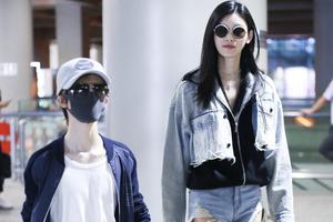 最萌身高差！奚梦瑶郭敬明机场偶遇寒暄