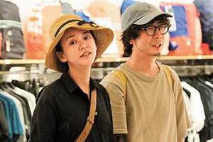 陈意涵素颜约会 衣着宽松“孕味”十足