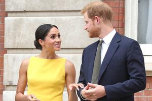 新婚哈里梅根合体现身 频对视爱意满满