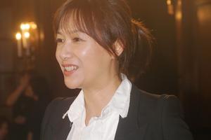 徐静蕾脸圆润肉嘟嘟 造型村干部既视感