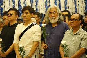 计春华追悼仪式举行 陈龙张纪中等现身