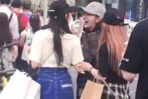 网友三里屯偶遇程潇吴宣仪好姐妹逛街