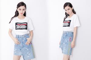 baby秀笔直长腿可盐可甜尽显青春活力