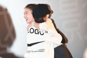 七月安生合体!马思纯路演获周冬雨助阵