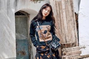 朴信惠邂逅西班牙异域风情变身摩登女郎