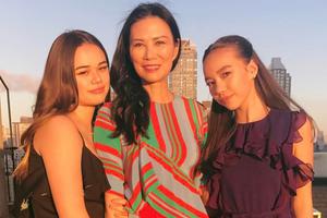 邓文迪两女儿近照曝光 长大了亭亭玉立