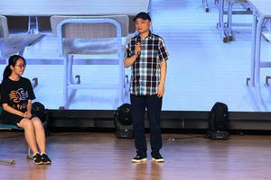 崔永元投身公益 助阵乡村教师开班仪式