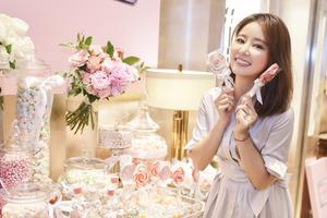 林心如治愈笑容遇上糖果甜美十足