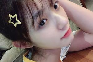 林允戴星星发卡卖萌显清纯重回颜值巅峰