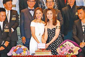 杨怡跟周丽淇齐齐预祝39岁生日