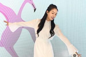 宋茜罕见大波浪卷发纯美优雅仙气十足