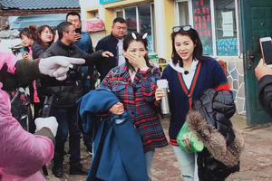 刘涛胡杏儿阿尔山录节目着装朴素