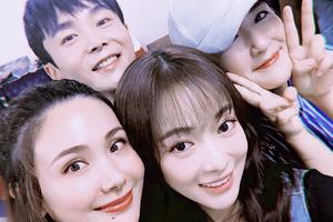 程莉莎晒照与谢娜吴谨言脸贴脸自拍