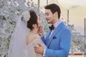 杨烁晒婚纱照隔空表白王黎雯爱意足