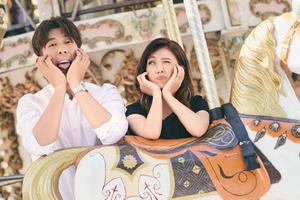 修杰楷贾静雯夫妇巴黎街头秀恩爱