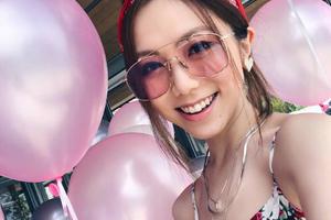 邓紫棋晒自拍美照秀迷人锁骨