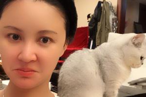 张歆艺晒素颜照孕期体重不增反减