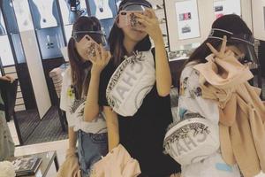 王菲带李嫣小苹果购物 曝两小时花10万