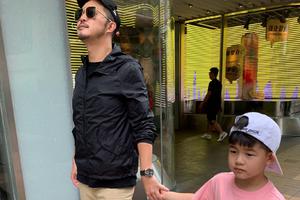 胡可晒安吉帅气街拍 调侃沙溢很高傲