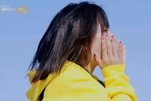 周迅邓伦同款！谢娜圆滚滚小胖手戳萌点