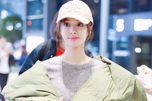 蔡依林紧身毛衣配宽大外套难掩傲人上围