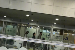 唐嫣罗晋新婚后归来现身低调同行