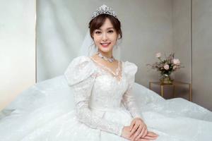 唐嫣试婚纱画面曝光 超长裙摆优雅端庄