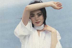 王菲旧照曝光一身白衣仙气飘飘